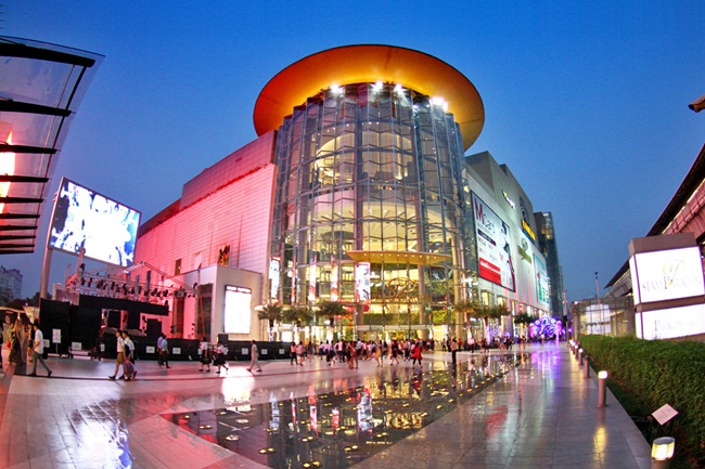 Các trung tâm mua sắm Siam Paragon, Siam Discovery và Siam Center đều được xây dựng trên đất của CPB thu hút khoảng 200.000 người mua sắm mỗi ngày trong năm 2018.