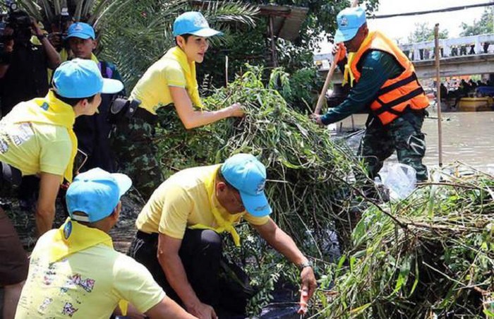 Hoàng quý phi hồi đầu tháng này được giao quản lý chương trình từ thiện của nhà vua.