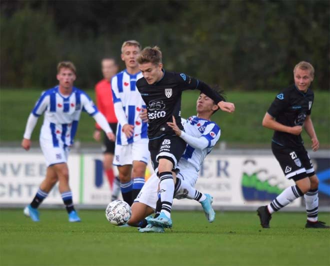 Văn Hậu thi đấu ấn tượng, đóng góp 1 pha kiến tạo trong trận thắng tưng bừng của đội trẻ&nbsp;Heerenveen