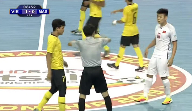 ĐT futsal Việt Nam "toát mồ hôi" với ĐT futsal Malaysia