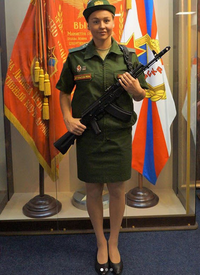 Hình ảnh của Egorova khi khoác lên mình màu áo lính.
