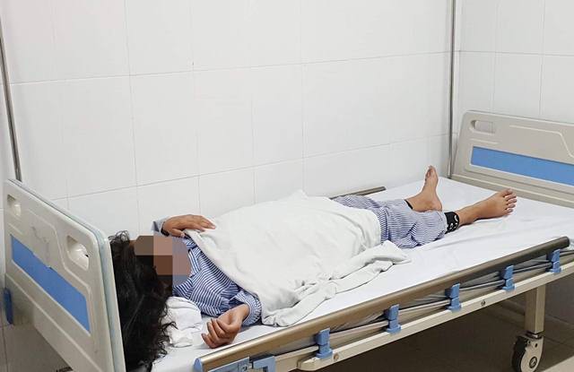 Hình ảnh bệnh nhân bị biến chứng tắc mạch, mất thị lực sau tiêm chất làm đầy tại spa đến khám và điều trị tại Bệnh viện Da liễu Trung ương ngày 22/10/2019