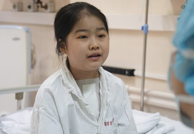 Bé gái Hà Ngọc Chi, 10 tuổi vừa ghép tim thành công.