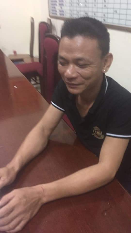 Nguyễn Thanh Tuấn tại trụ sở công an.