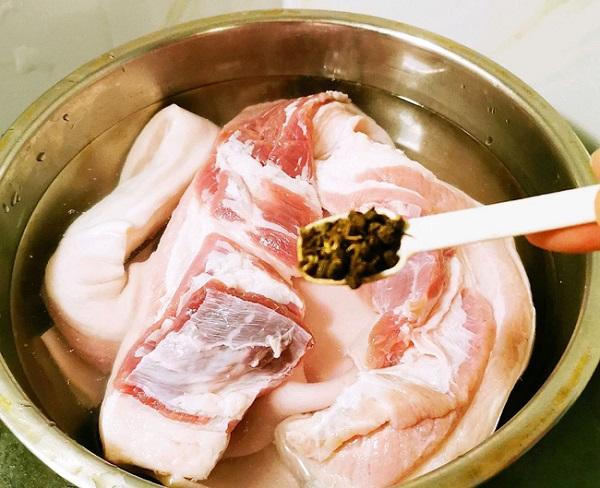 Học người Trung Hoa làm món thịt luộc này, cả nhà ăn cứ tấm tắc khen mãi - 1