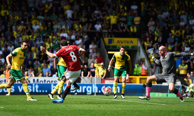 Lần làm khách gần nhất của Norwich, MU thắng với tỉ số 1-0 nhờ pha lập công của Mata