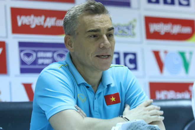 HLV&nbsp;Miguel Rodrigo cho rằng khả năng dứt điểm, thể lực và sự yếu kém trong công tác tổ chức giải VĐQG là những nguyên nhân khiến futsal Việt Nam thua dễ Thái Lan