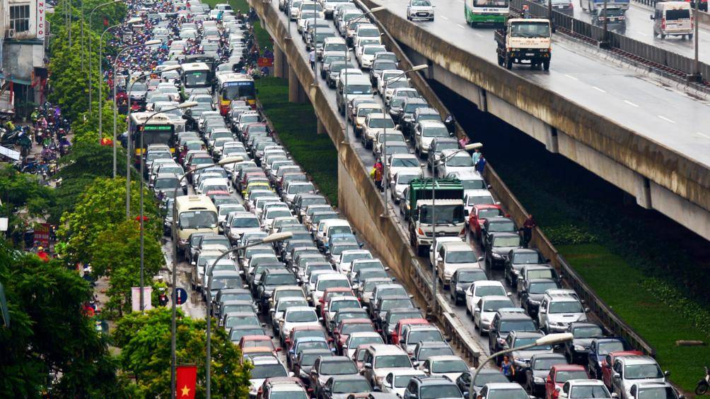 Tình trạng ùn tắc giao thông trên địa bàn TP Hà Nội diễn ra rất nghiêm trọng - Ảnh minh họa