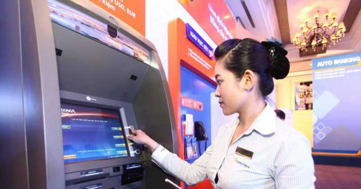 Miễn phí chuyển tiền, rút tiền ATM: Lợi nhiều đường