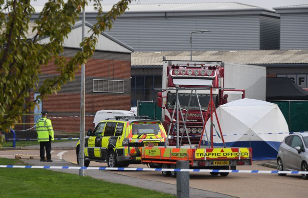 Cảnh sát Anh đang xác minh danh tính 39 nạn nhân tử vong trong xe container.