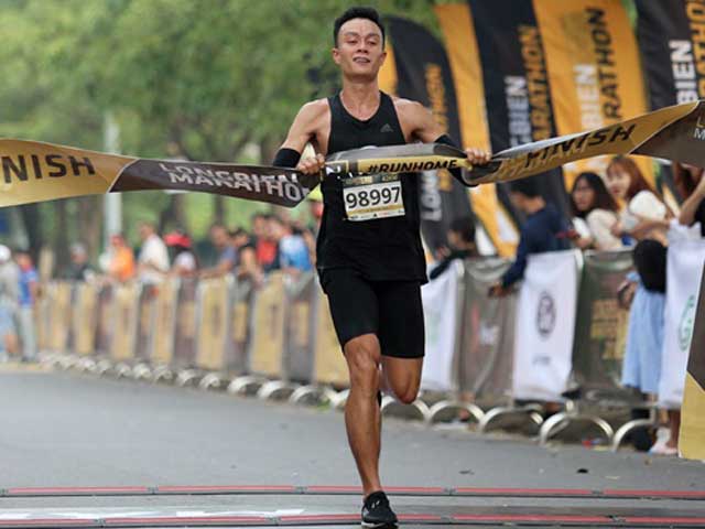 Lê Quang Hòa xuất sắc về nhất&nbsp;Longbien Marathon