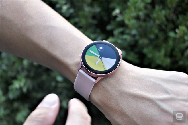 Galaxy Watch Active 2 có khả năng theo dõi giấc ngủ.