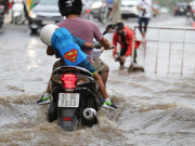 Tin tức trong ngày - “Khu nhà giàu” Sài Gòn mênh mông như mùa nước lũ miền Tây, dân “bơi” về nhà