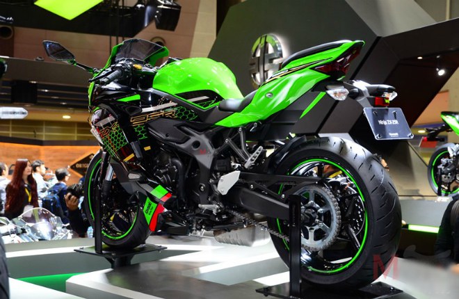 Ngắm “bom tấn” Kawasaki Ninja ZX-25R đe nẹt Honda CBR250RR - 7