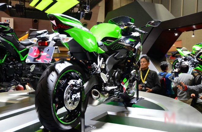 Ngắm “bom tấn” Kawasaki Ninja ZX-25R đe nẹt Honda CBR250RR - 6