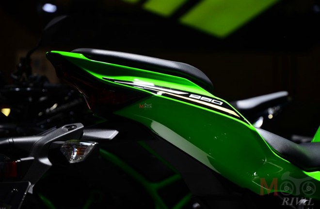 Ngắm “bom tấn” Kawasaki Ninja ZX-25R đe nẹt Honda CBR250RR - 10