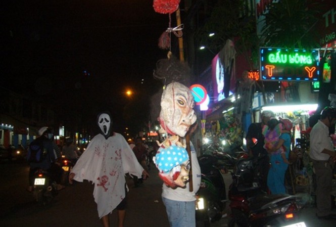 Những "con ma" kinh dị trên đường phố Sài Gòn