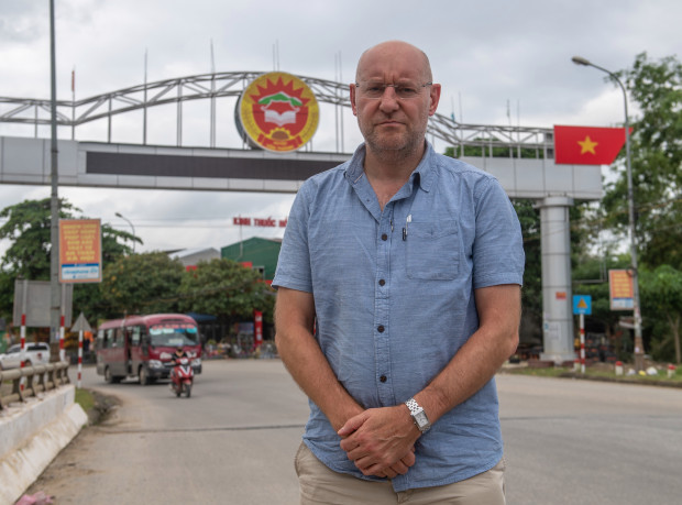 Phóng viên Nick Parker của tờ The Sun tới Việt Nam tác nghiệp