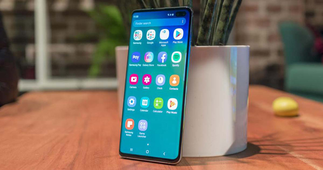 Galaxy S10+ với camera hình "viên thuốc".