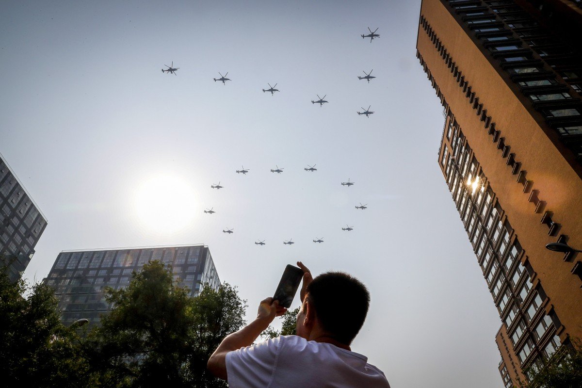Trực thăng Trung Quốc trên bầu trời Bắc Kinh trong dịp kỷ niệm 70 năm quốc khánh.