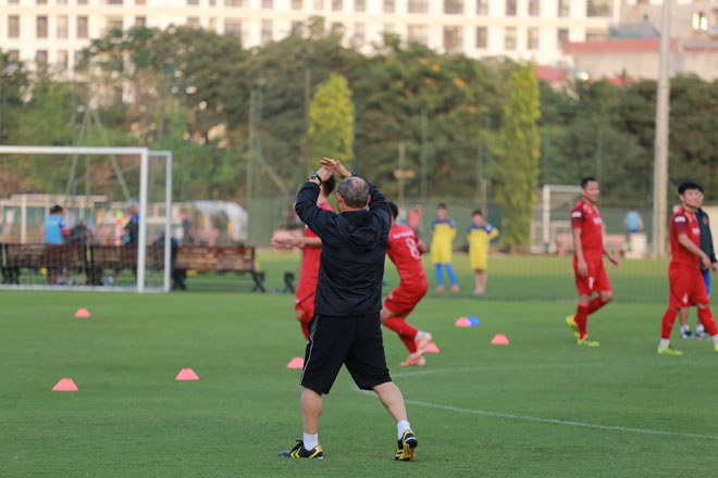 ĐT Việt Nam tập đấu UAE, Thái Lan: Hứng khởi luyện công, chờ &#34;tinh binh&#34; tề tựu - 1