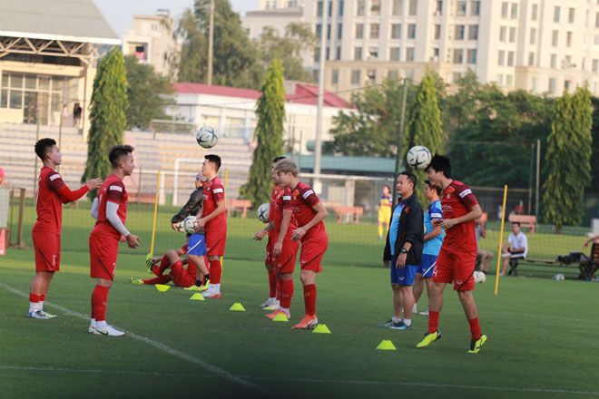 ĐT Việt Nam tập đấu UAE, Thái Lan: Hứng khởi luyện công, chờ &#34;tinh binh&#34; tề tựu - 5