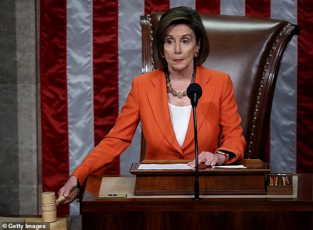 Chủ tịch Hạ viện Mỹ Nancy Pelosi tuyên bố thông qua điều tra&nbsp;luận tội Tổng thống.