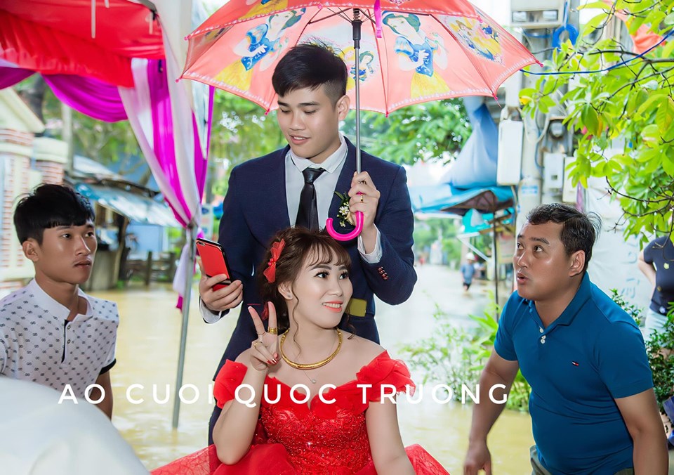 Ngày cưới đúng vào hôm mưa bão, cặp đôi vẫn quyết định tổ chức theo như dự định&nbsp;