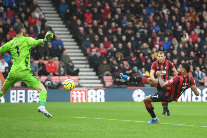 Joshua King (Bournemouth) với pha làm bàn đẳng cấp làm tung lưới khung thành của MU