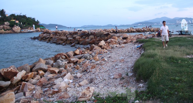 Dự án Nha Trang Sao đổ đá lấn biển Nha Trang.