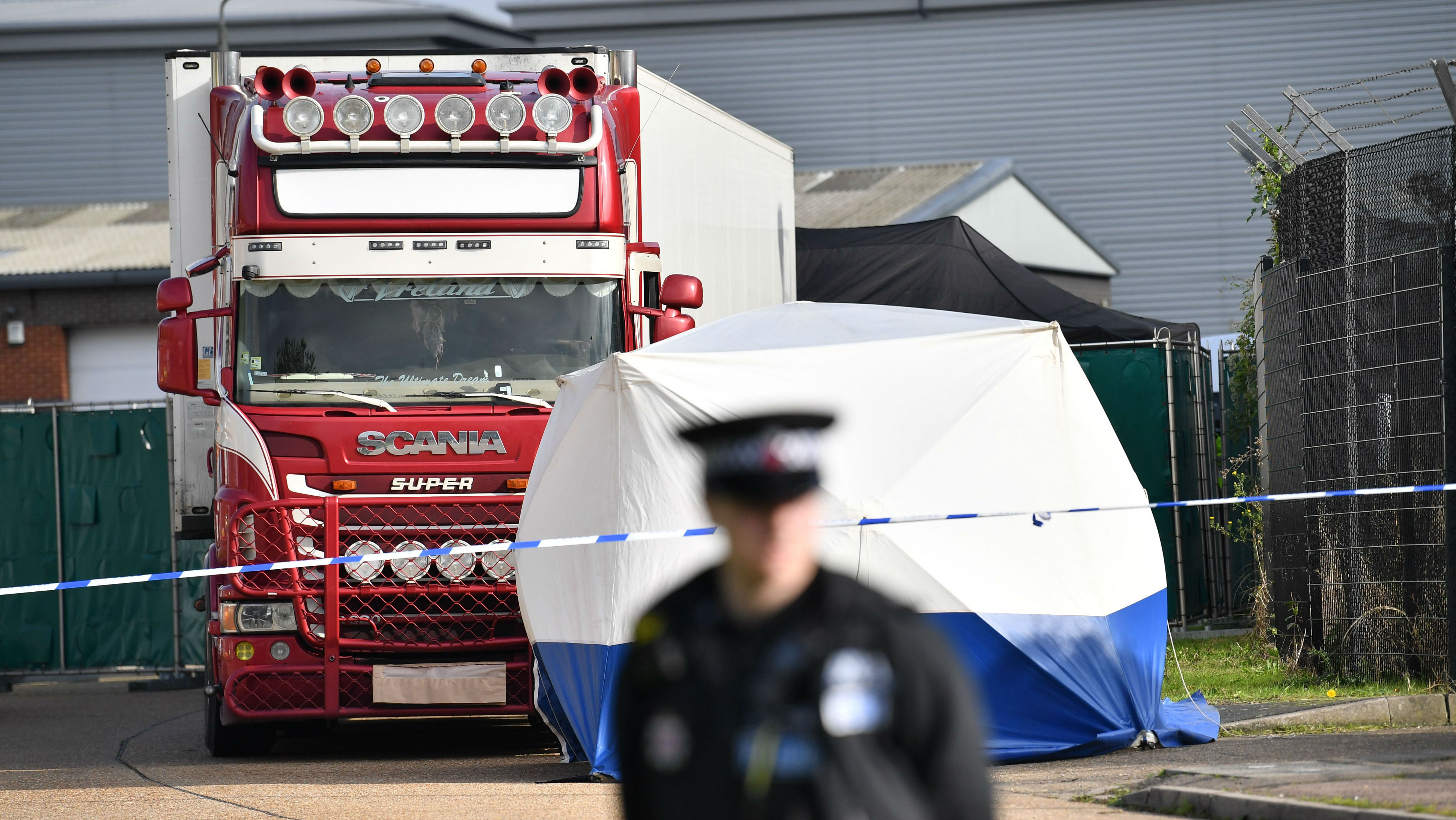 Báo Anh chỉ ra chi tiết quan trọng để phát hiện thảm kịch 39 thi thể trên xe container đã bị bỏ qua