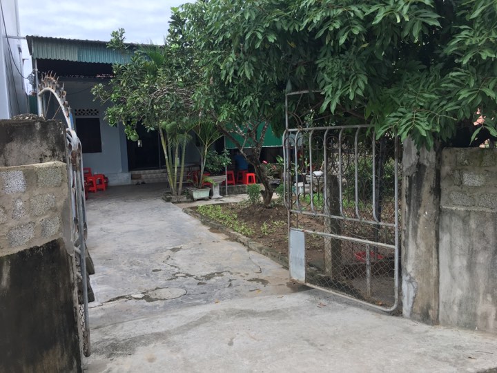 Nhiều gia đình ở huyện Yên Thành vẫn chờ ngóng thông tin chính thức từ cơ quan chức năng bởi đã 12 ngày qua vẫn chưa liên lạc được với người thân. Ảnh: Cảnh Thắng.