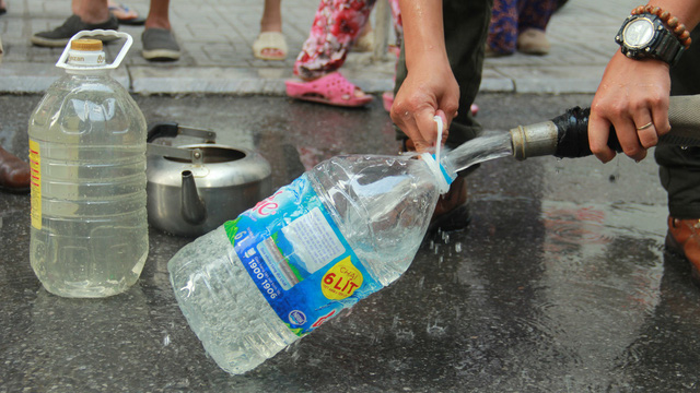 Hiện chất lượng nước sạch tại TP Hà Nội đang đặt nhiều dấu hỏi?