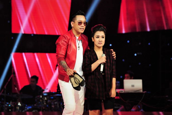 Huỳnh Tú từng là thí sinh nổi bật trong đội Tuấn Hưng. Với cá tính âm nhạc riêng, giọng ca này là một trong 5 thí sinh xuất sắc của "The Voice 2015".