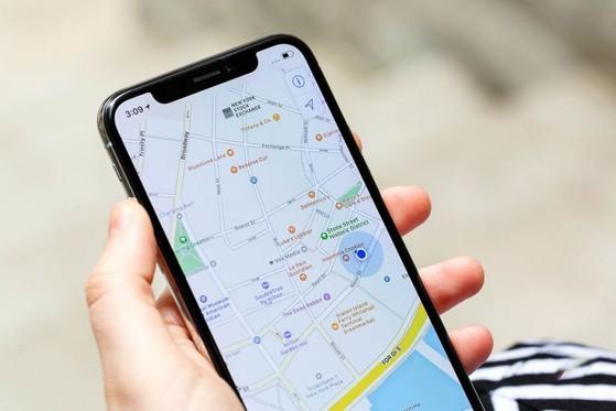 Google Maps sẽ cảnh báo nếu tài xế lái xe sai lộ trình. Ảnh: Internet