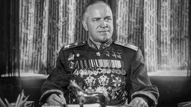 Zhukov&nbsp;sau chiến&nbsp;tranh là&nbsp;anh&nbsp;hùng Liên Xô khi đánh bại phát xít Đức.