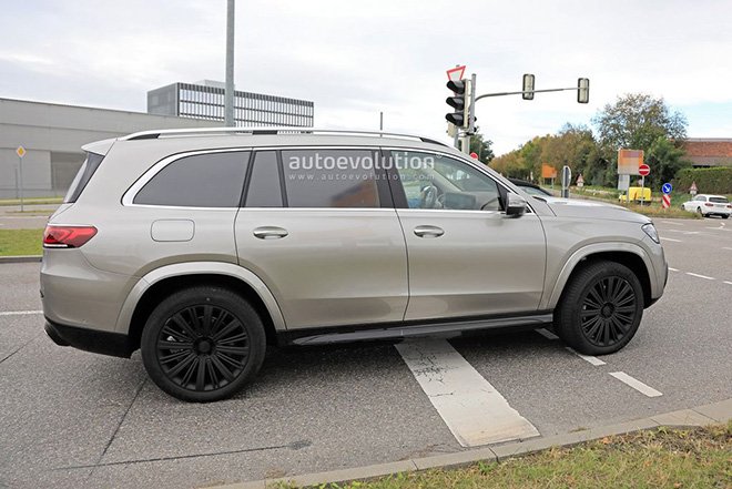 Mercedes-Maybach GLS 2021 chạy thử nghiệm cùng lớp ngụy trang - 3