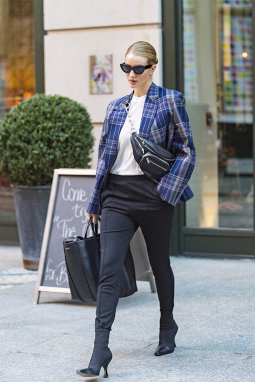 Rosie Huntington-Whiteley là mỹ nhân chăm mặc blazer nhất nhì làng mốt