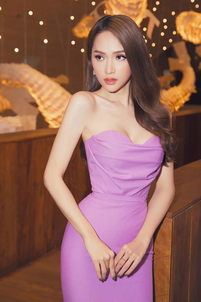 Hoa hậu Hương Giang cũng là một trong những mỹ nhân từng bị nghi ngờ cắt sườn để có eo bé.