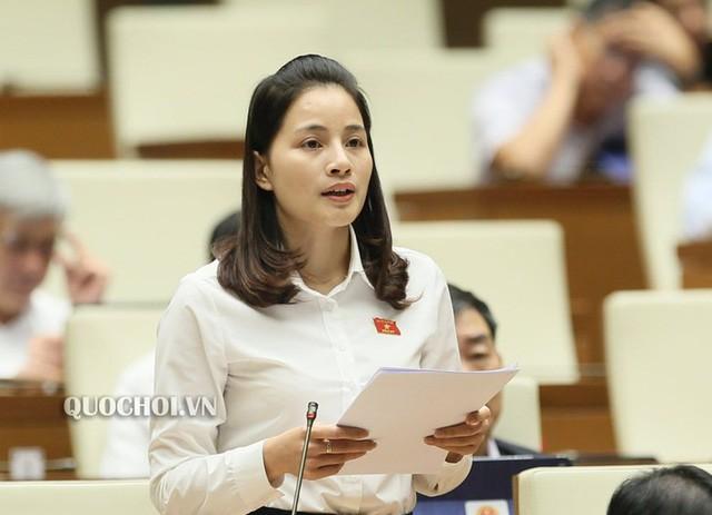 Đại biểu Hứa Thị Hà, Đoàn ĐBQH tỉnh Tuyên Quang phát biểu ý kiến tại phiên thảo luận