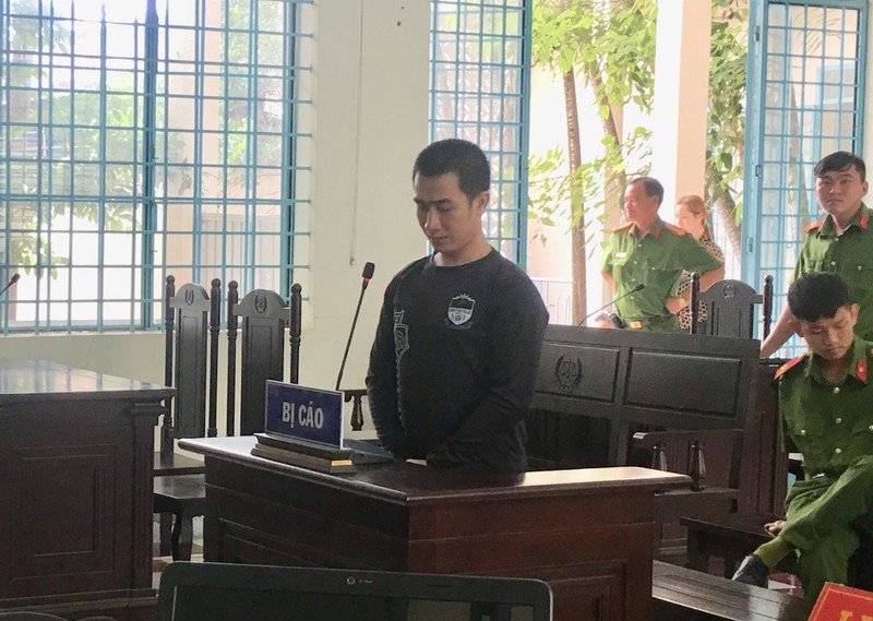 Bị cáo Linh tại tòa ngày 6-11. Ảnh: NN