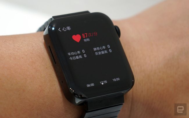 Mức giá mà Xiaomi áp dụng cho Mi Watch chỉ bằng khoảng một nửa giá của Apple Watch Series 5 rẻ nhất, từ&nbsp;399 USD &#40;9,26 triệu đồng&#41;.