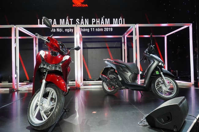 Lần này 2020 Honda SH ra mắt tại thị trường Việt Nam với nhiều phiên bản khác nhau. Xe dự kiến sẽ chính thức bán ra thị trường Việt Nam kể từ ngày 24/11/2019.