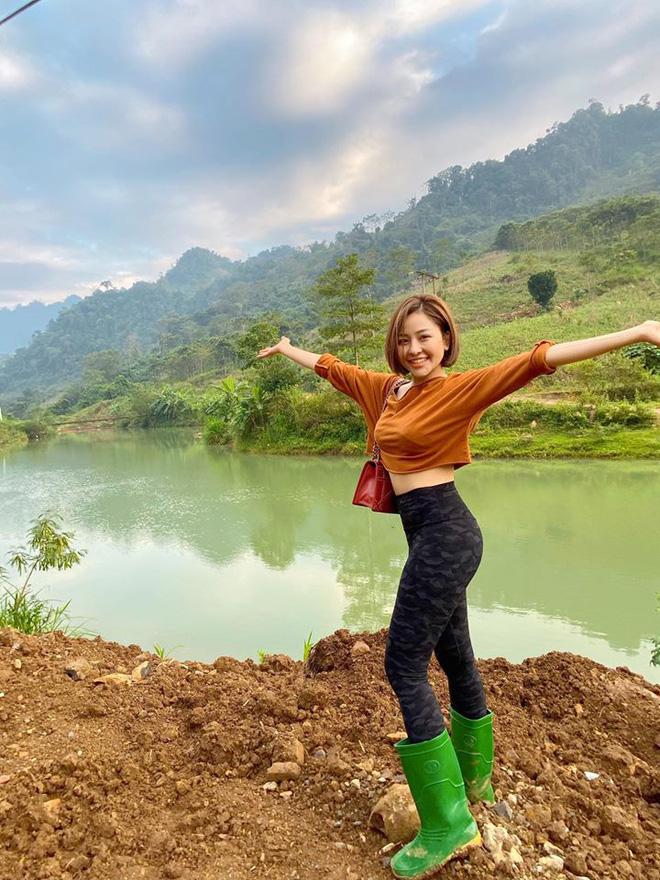 Sau hơn nửa năm vướng scandal lộ clip nhạy cảm, hot girl Trâm Anh đã hoàn toàn lấy lại tinh thần để trở lại với showbiz Việt.