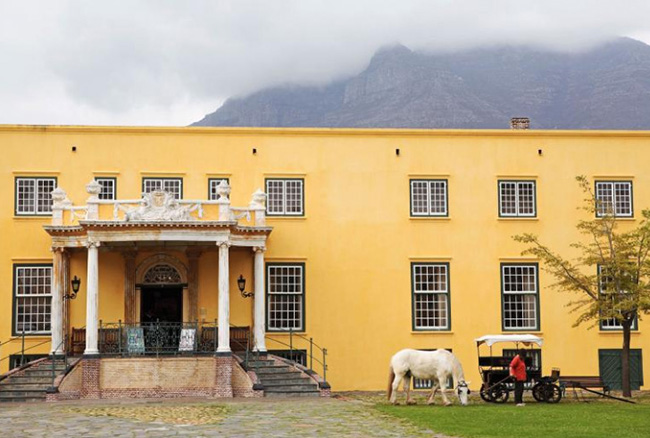 Pháo đài Good Hope, Nam Phi: Pháo đài hình ngũ giác này được thực dân Hà Lan xây dựng vào thế kỷ 17, đây từng là nơi hành quyết khủng khiếp các tù nhân nên có vô số lời đồn đại về những hồn ma ám ảnh nơi này.
