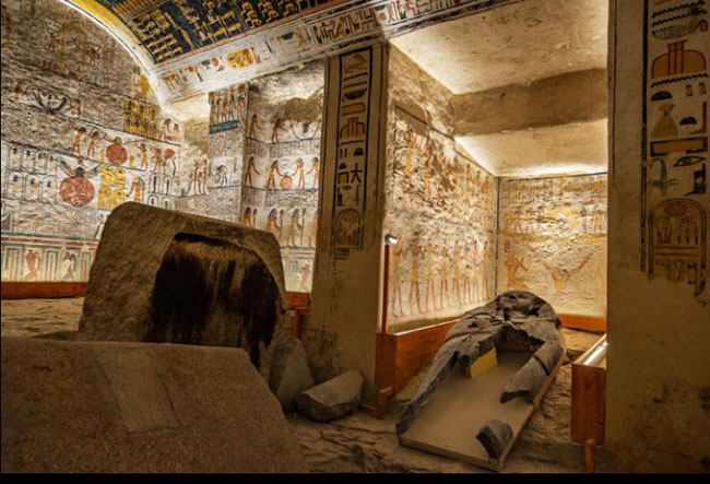 Valley of the Kings, Ai Cập: Từ lâu đây là nơi chôn cất của giới quý tộc Ai Cập. Ít nhất có 63 ngôi mộ đã được xác định trên khắp thung lũng khiến nơi này trở thành một trong những địa điểm ma ám nổi tiếng thế giới.
