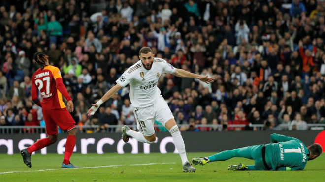 ... Karim Benzema có cú đúp cùng một bàn của đội trưởng Sergio Ramos trên chấm phạt đền giúp Real Madrid vùi dập Galatasaray 6-0 ở Santiago Bernabeu