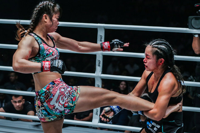 Giống như trước trận Bi nói nếu đánh đứng cô sẽ gặp nhiều khó khăn.... Ảnh ONE Championship