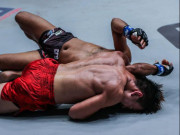 Thể thao - Đòn MMA đáng sợ ở võ đài châu Á: &quot;Siết cổ tam giác&quot; khiến đối thủ cạn oxy