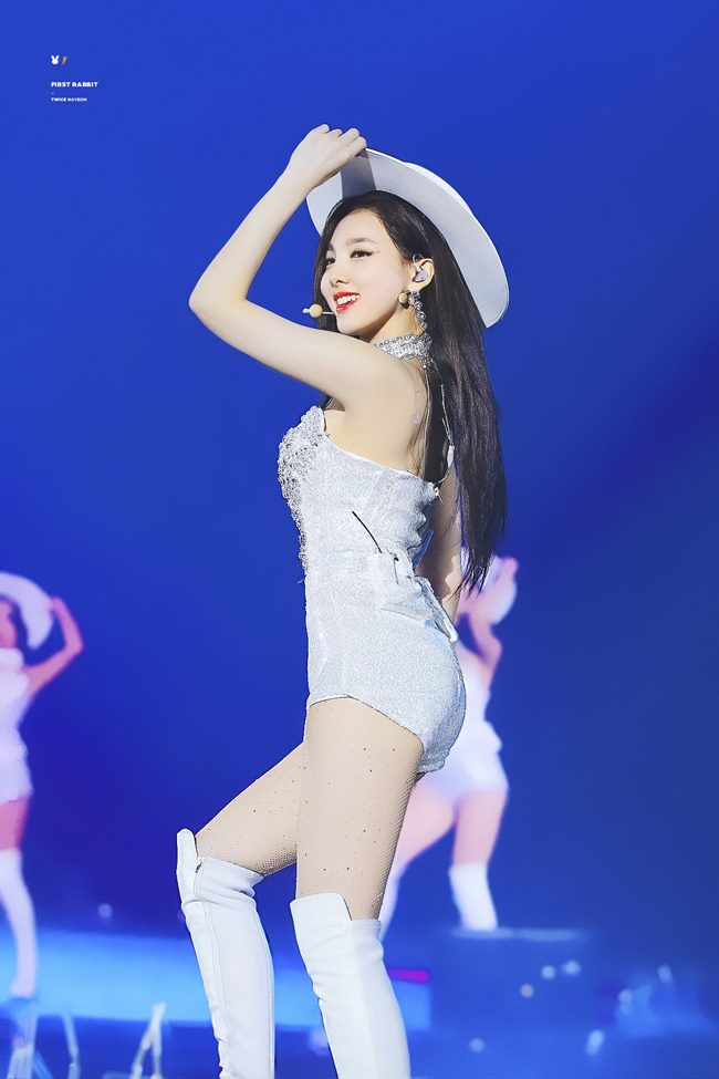 Nayeon từng chia sẻ, cô thường không ăn tại nhà ăn tại trường học hay khi đang làm thực tập sinh mà tự chuẩn bị khoai lang và trứng để ăn. Ngoài ra Nayeon còn tập pilates rất chăm chỉ.&nbsp;&nbsp;